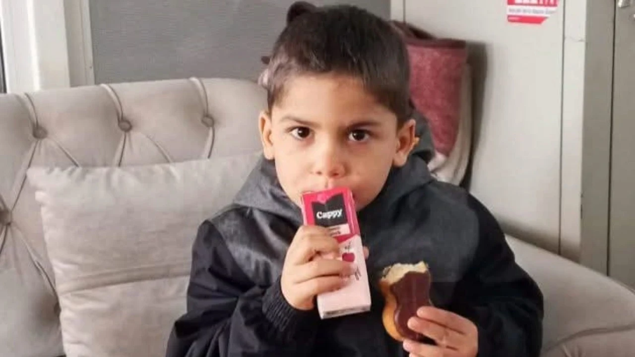 Kanala düşen çocuk yaşam savaşını kaybetti