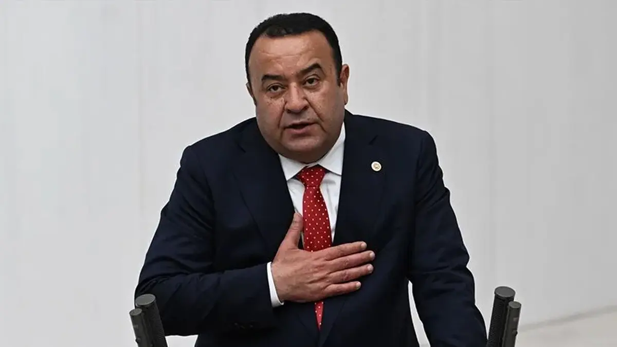 Son dakika | Rozetini Özgür Özel takmıştı! CHP Ankara Milletvekili Adnan Beker istifa etti