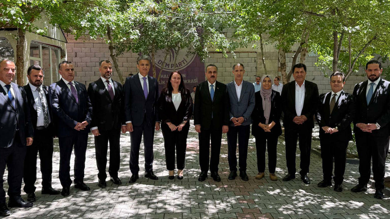 IKBY heyeti Türkiye'de: DEM Parti’ye ziyaret