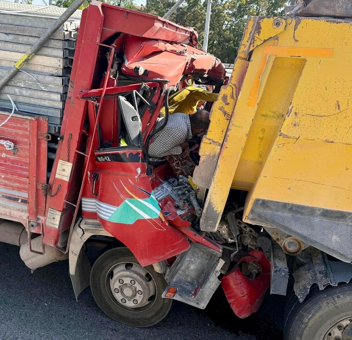 Aksaray'da kamyona çarpan kamyonette can pazarı kamerada: 2 yaralı