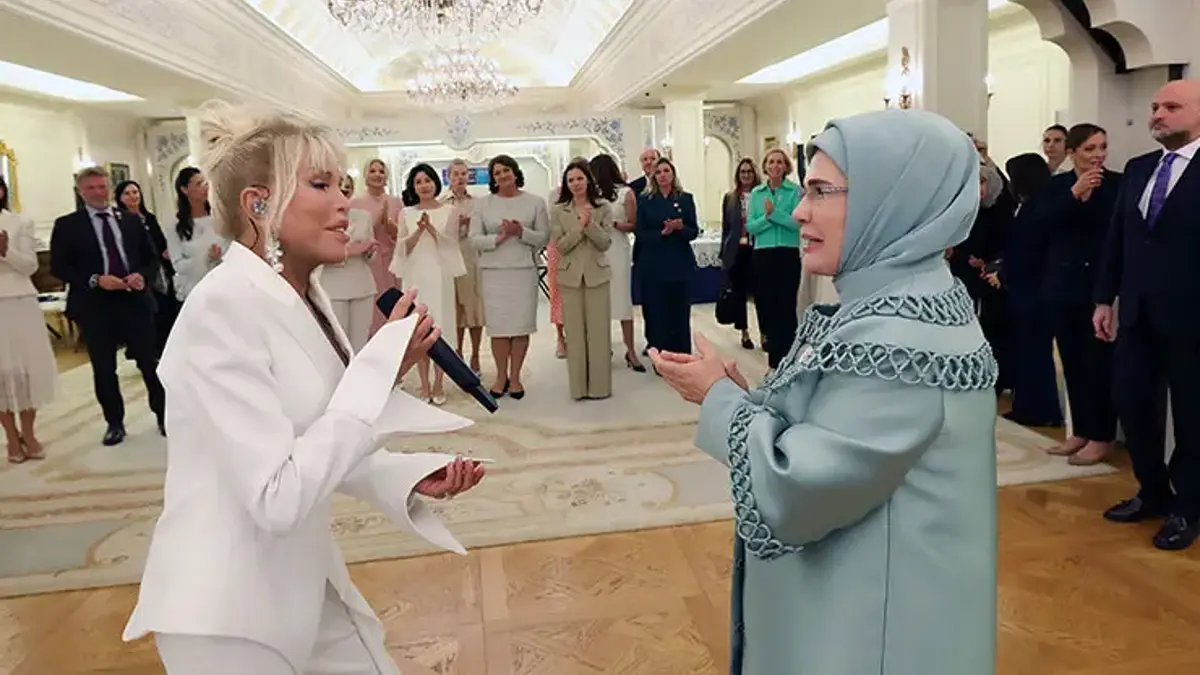 Süperstar şarkılarını First Lady’ler için söyledi! Görüntüler ilk kez paylaşıldı
