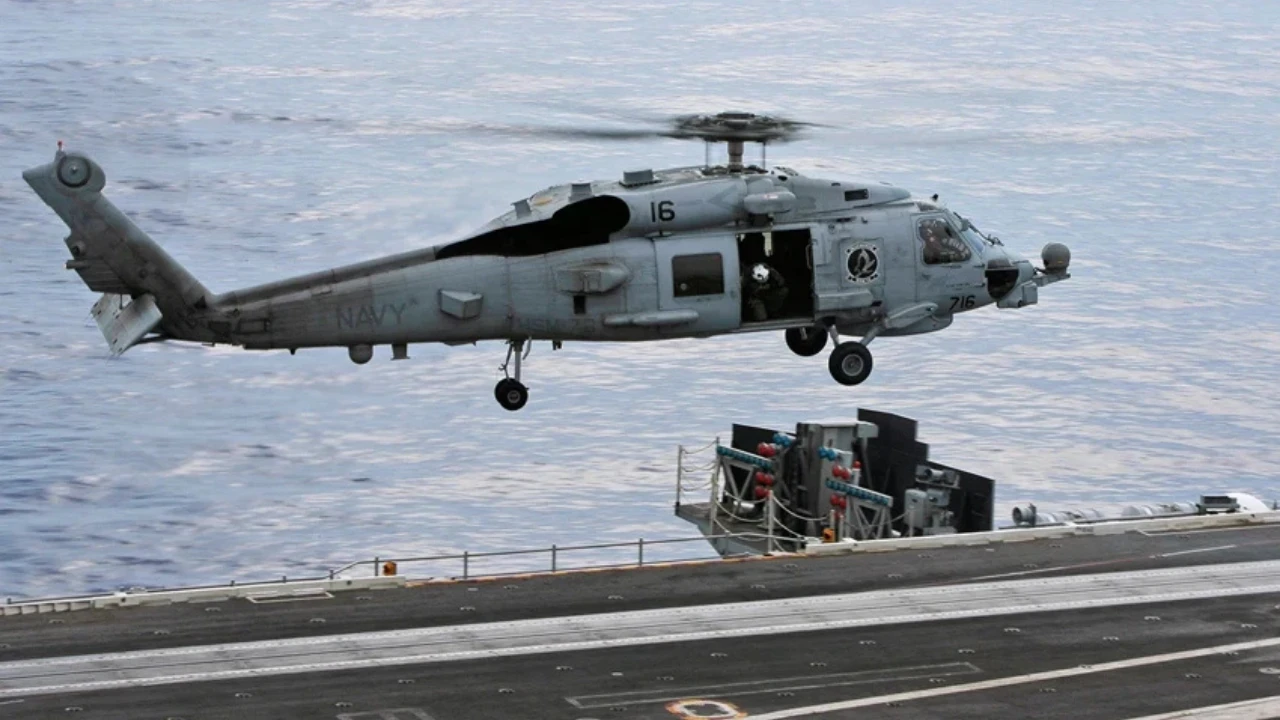 ABD helikopteri Umman Denizi'ne acil iniş yaptı: 1 asker kayıp