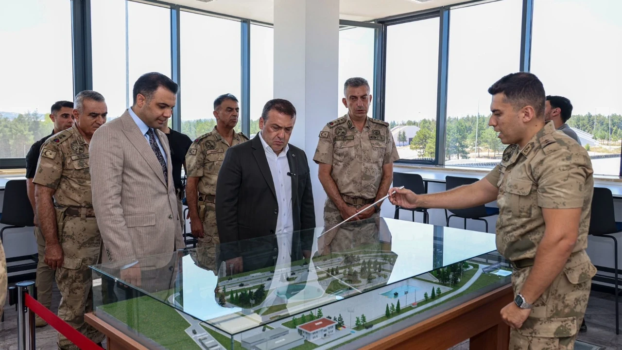 Jandarmanın modern eğitim üssüne Vali Sözer'den ziyaret