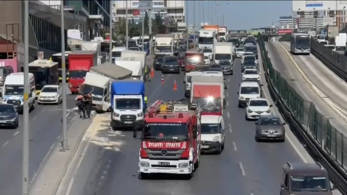 Beylikdüzü'nde korkutan kaza: Trafik durma noktasına geldi!