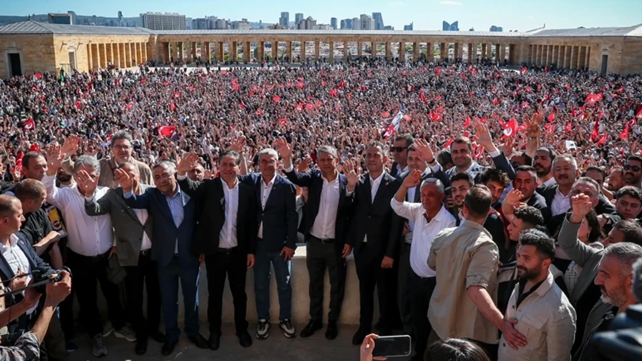 'Özgür Özel Yeni Parti mi Kuruyor? 'Tarihi Netleşti, 106 Vekil Katılacak' İddiası