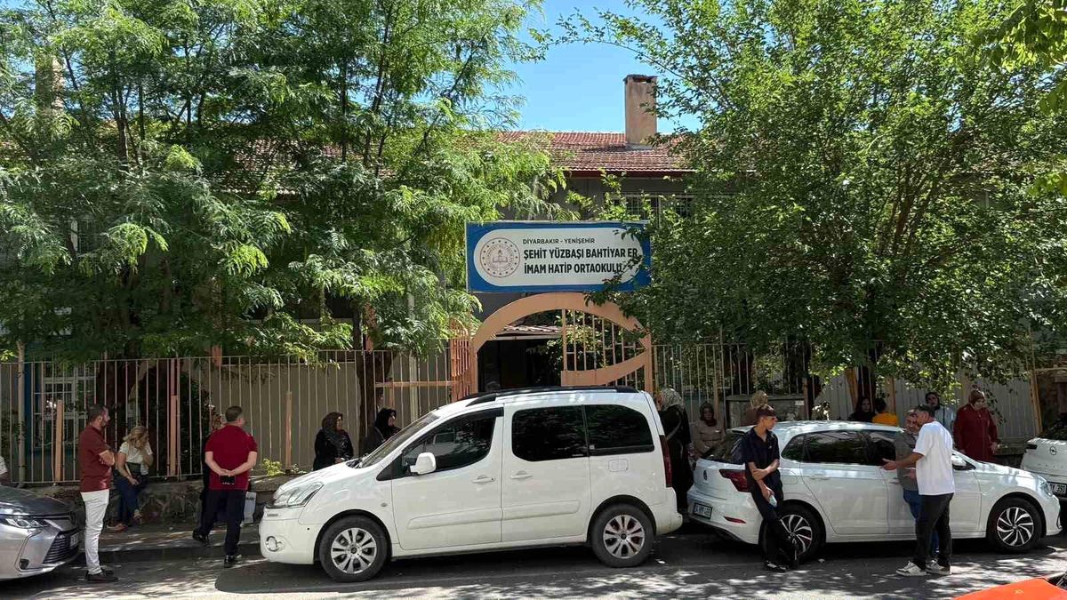 Kimliğe gerek yok demiş, sınava son bir dakikada yetiştirildi