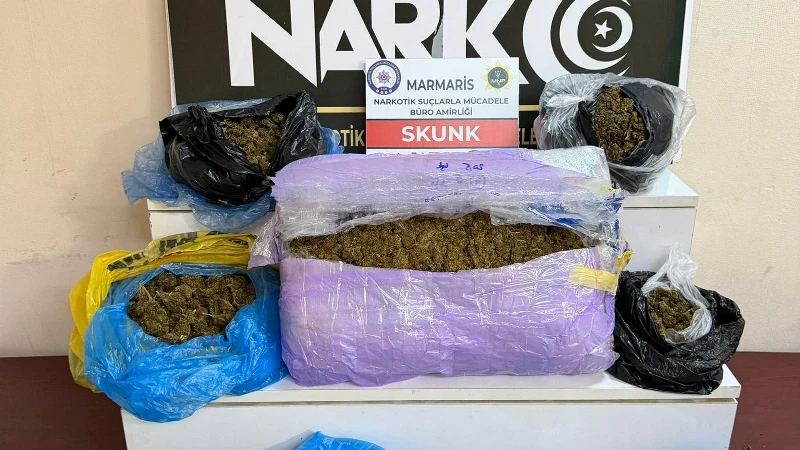 Muğla’da otomobilde 5 kilo 670 gram skunk ele geçirildi: Bir kişi tutuklandı