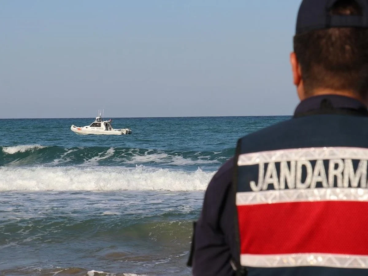 Zonguldak ve Kocaeli'de hava koşulları nedeniyle denize girmek yasaklandı