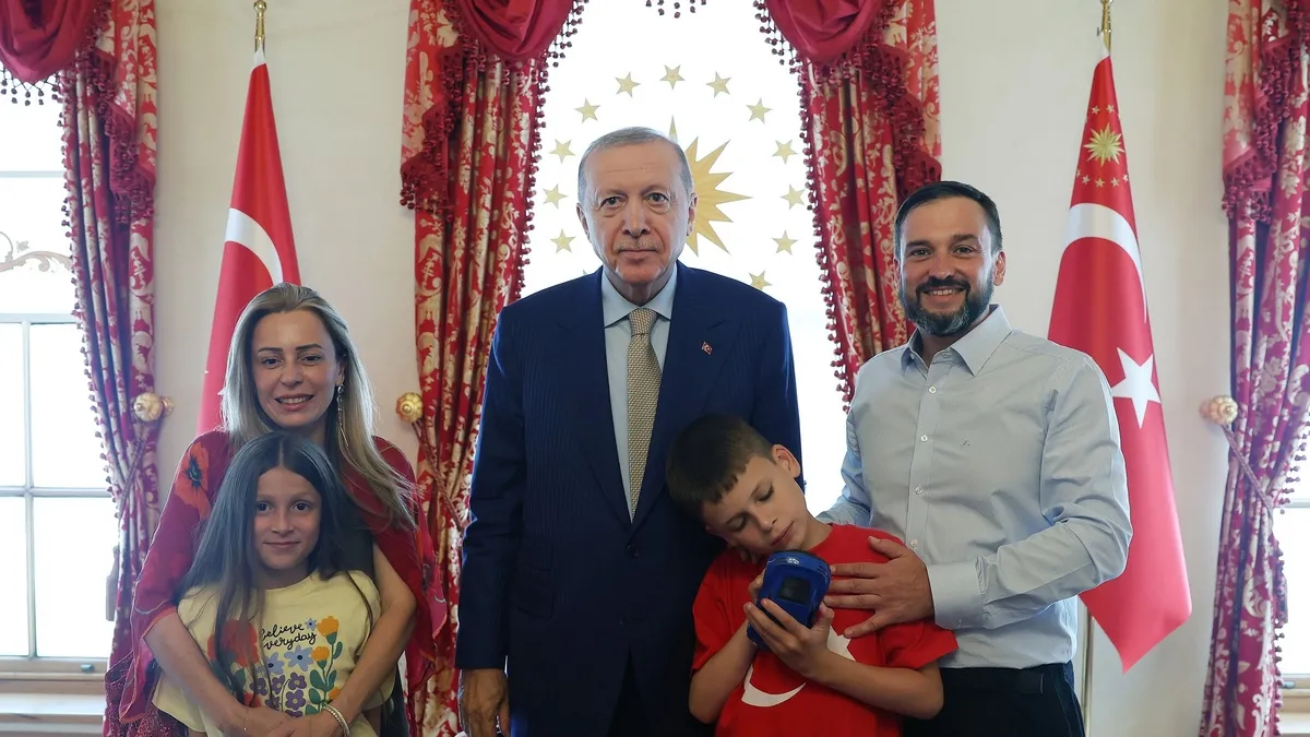 Başkan Erdoğan'dan anlamlı kabul: Nefrete karşı kek dağıtan Joshua Harris Dolmabahçe'de