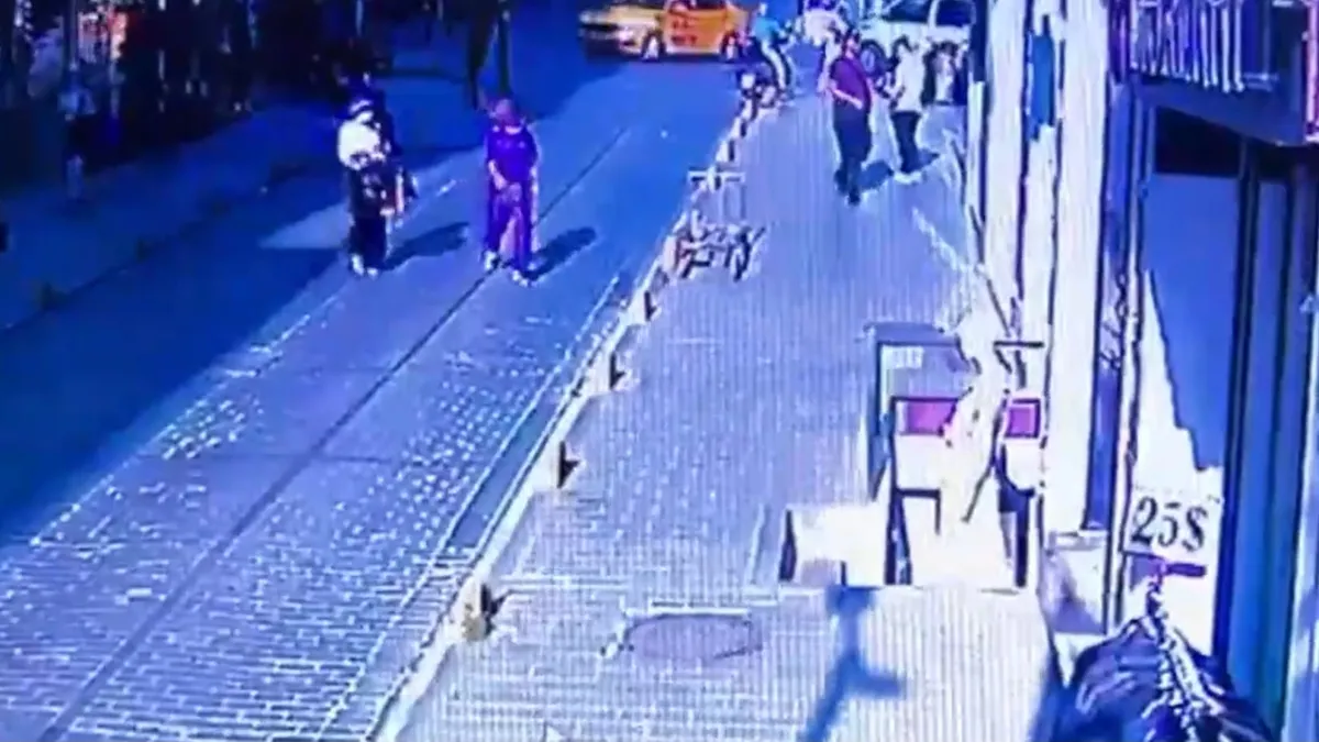 Fatih'te suçüstü yakalandılar: 98 ve 189 suç kayıtları var!