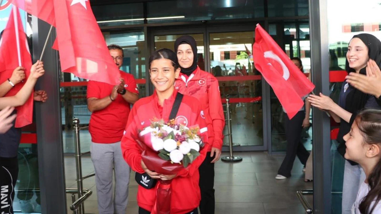 Dünya Şampiyonu Ayşegül Açık’a coşkulu karşılama