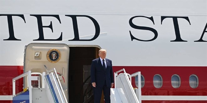 Trump dönüş yolunda eski Air Force One'ı kullandı: Katar'ın hediye ettiği uçakta güvenlik endişesi mi var?