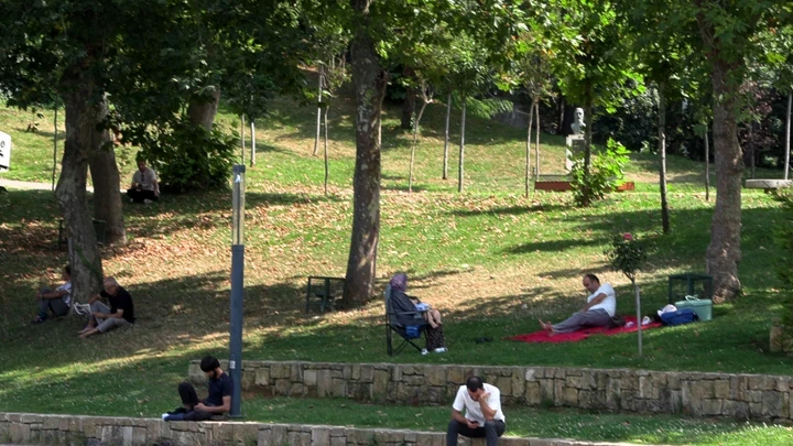Türkiye sıcak hava dalgasının etkisine girdi! Uzman isimden uyarı: Sıcak çarpmasının belirtileri takip edilmeli