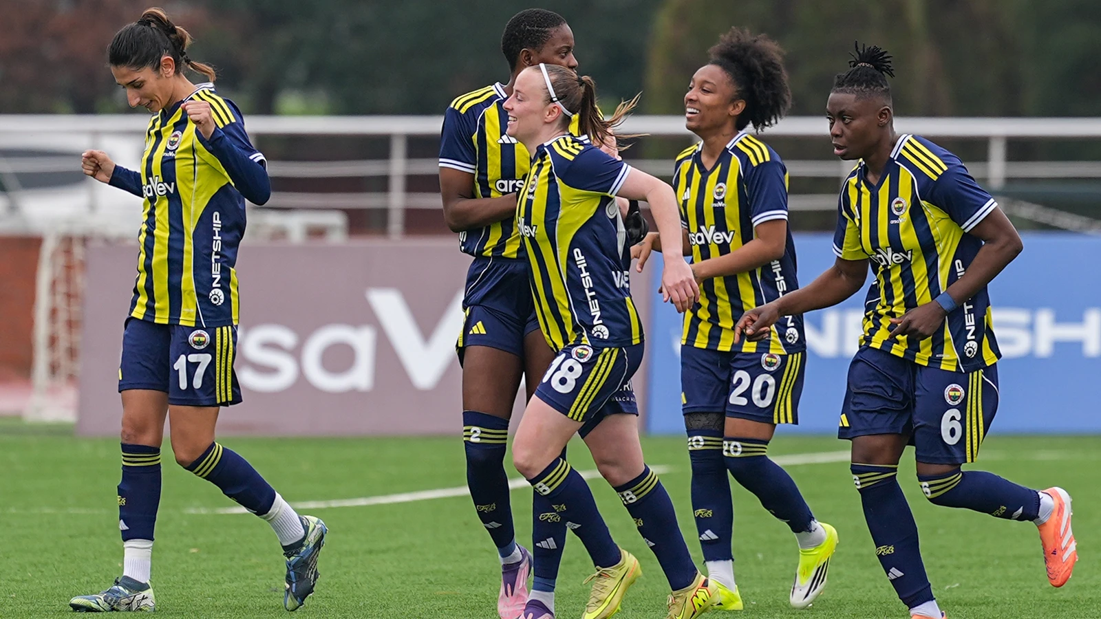 Fenerbahçe Kadın Futbol Takımı'nda yaprak dökümü! 7 isimle yollar ayrıldı