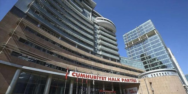 CHP, İstanbul'da 7 ilçe başkanı ve yönetimini görevden aldı