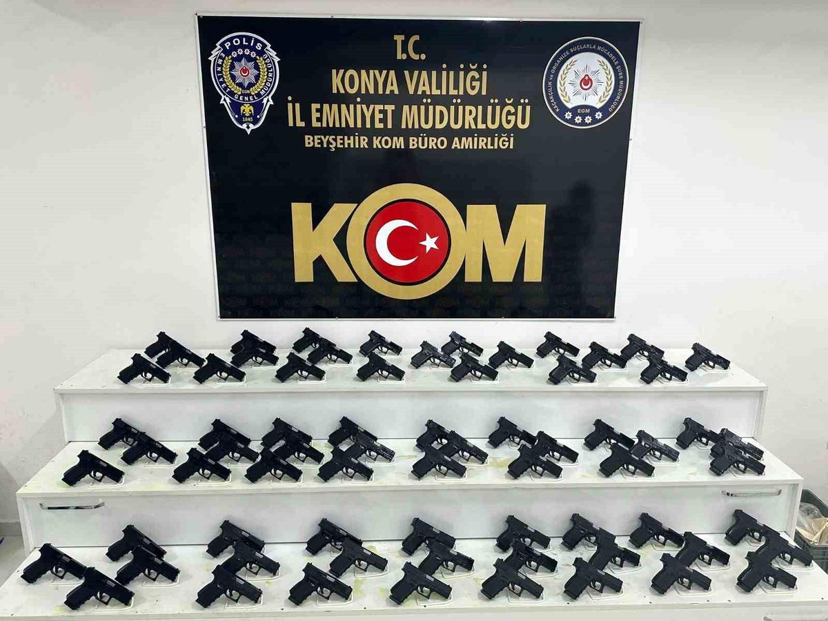 Durdurulan araçta 70 adet kaçak tabanca bulundu
