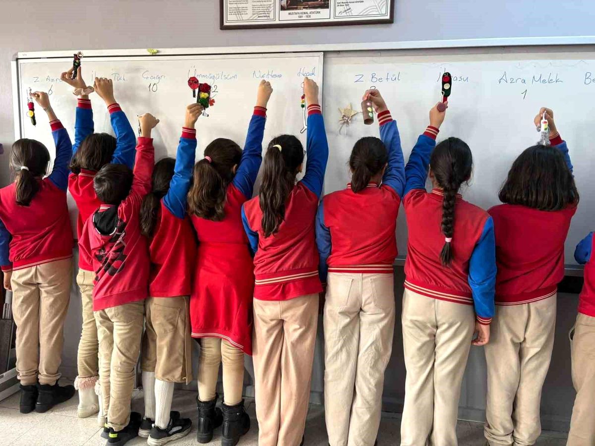 Elazığ'da uluslararası "On the Road Safely and Smiling" Projesi başladı