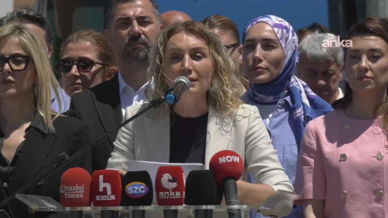 Silivri önünde 449. gün: Çıplak arama işkencedir, nüfusun yüzde 40'ını kayyum yönetiyor!