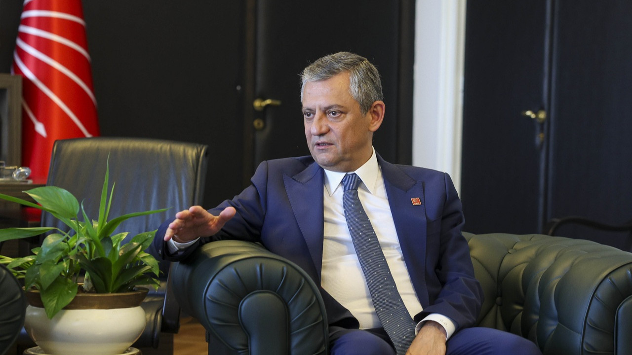 İhraç taleplerinin ardından Özel'den CHP'lilere 'demokrasi nöbeti' çağrısı