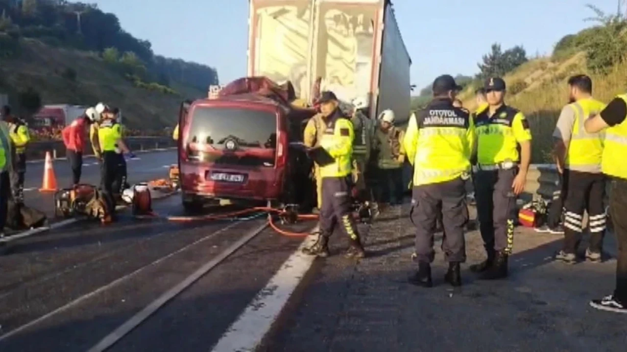 Kuzey Marmara Otoyolu'nda korkunç kaza! 1'i bebek 3 kişi hayatını kaybetti