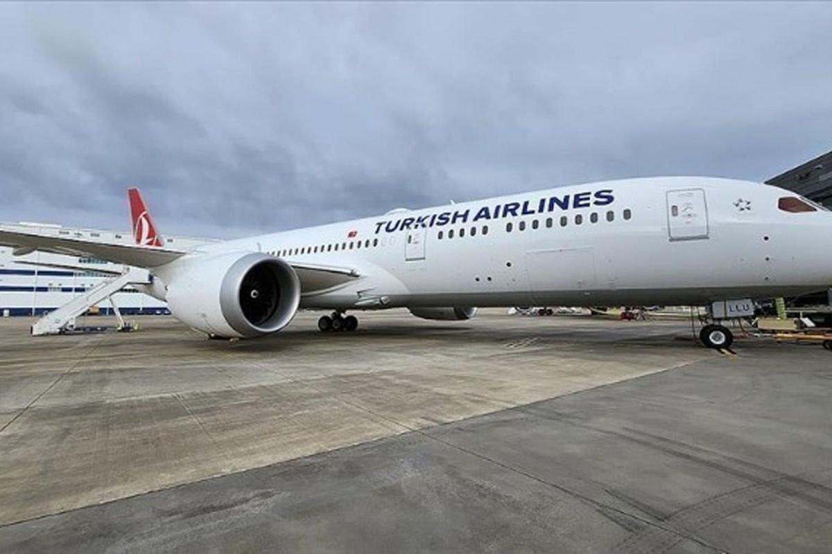 THY uçağında korku dolu anlar: Antalya'da radar direğine çarptı
