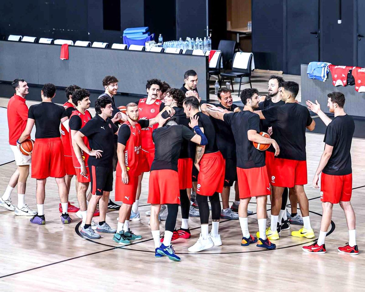 A Milli Erkek Basketbol Takımı, hazırlıklarını Antalya'da sürdürecek