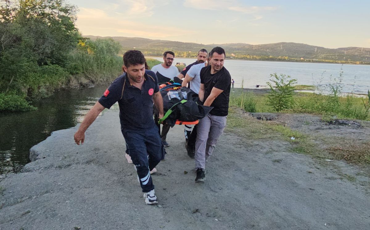 Şnorkel ve deniz gözlüğüyle girdiği Sapanca Gölü'nde boğuldu