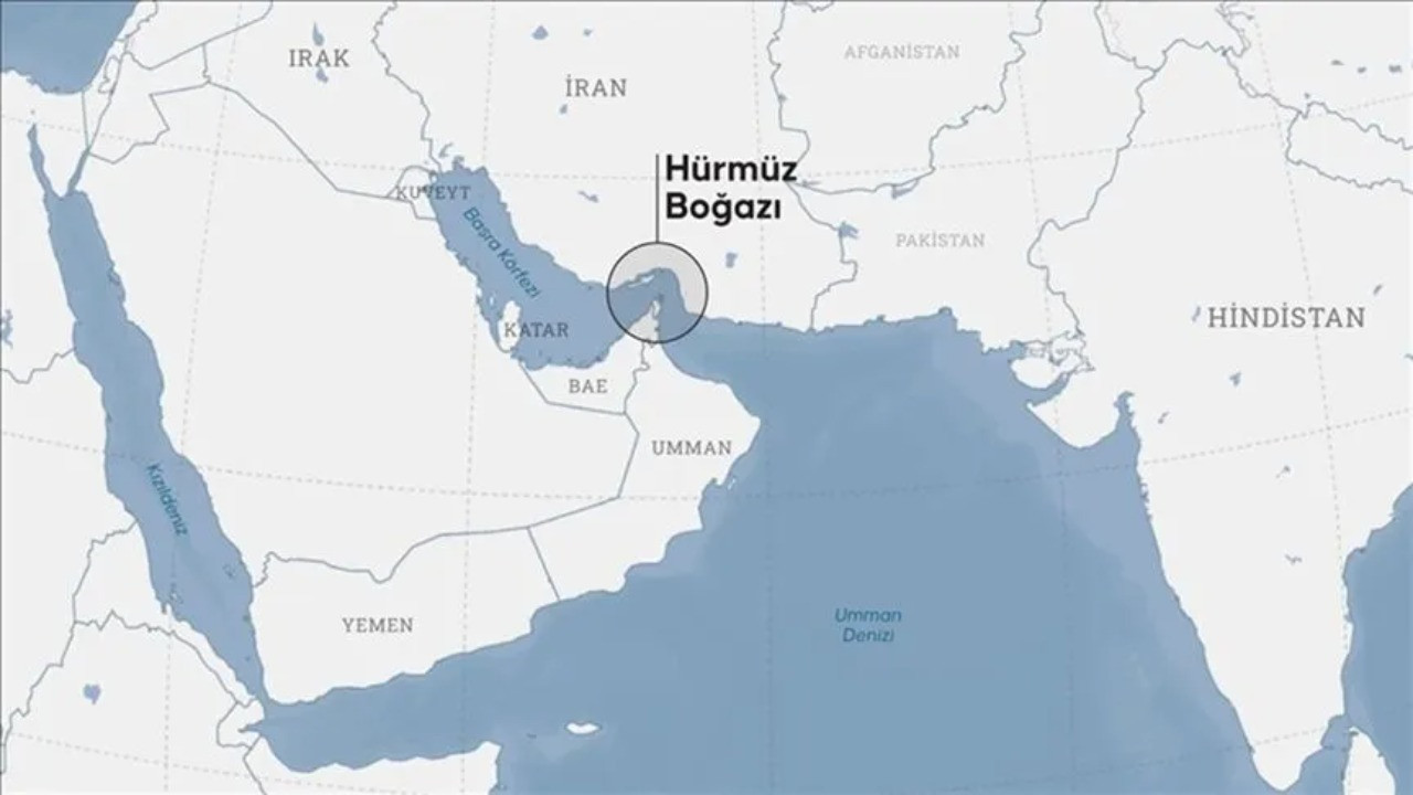 İran Devrim Muhafızları Ordusu: Hürmüz'den izinsiz geçmeye çalışan 2 gemiye müdahalede bulunuldu