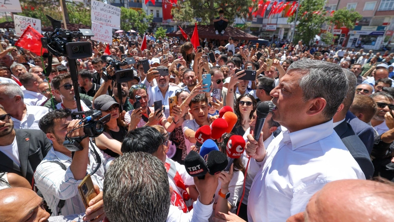 Yeni partinin logo siparişi verildi: Kırmızı ve beyaz renkleri ağırlıklı olacak