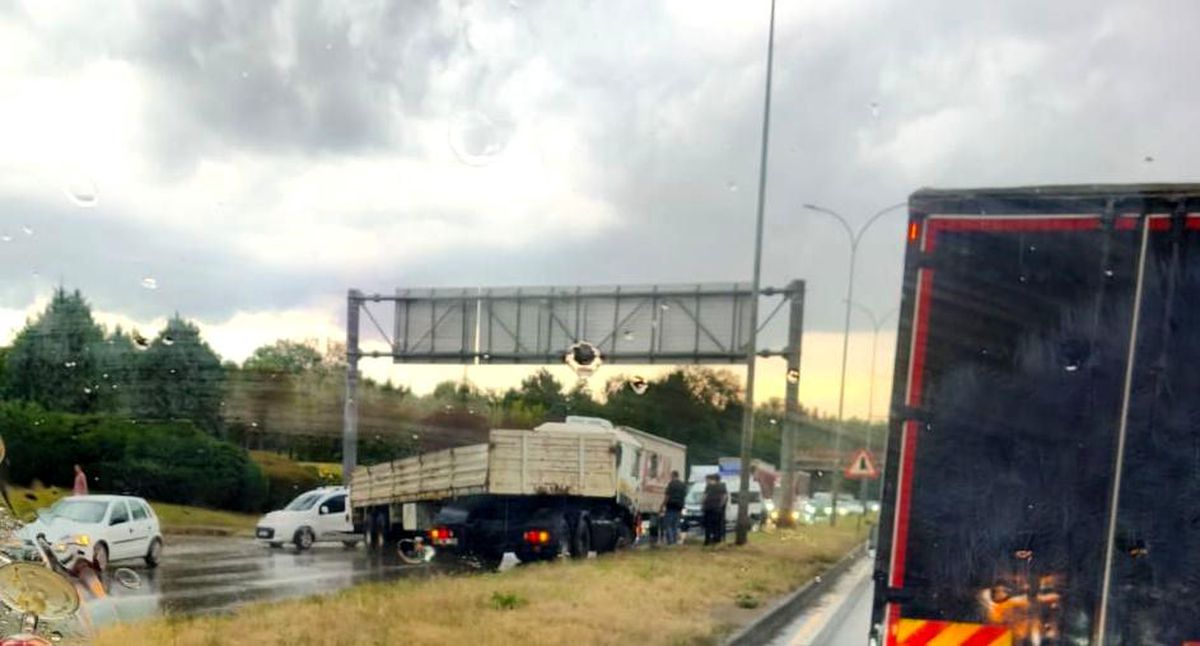 Şiddetli yağışlar beraberinde kazaları da getirdi