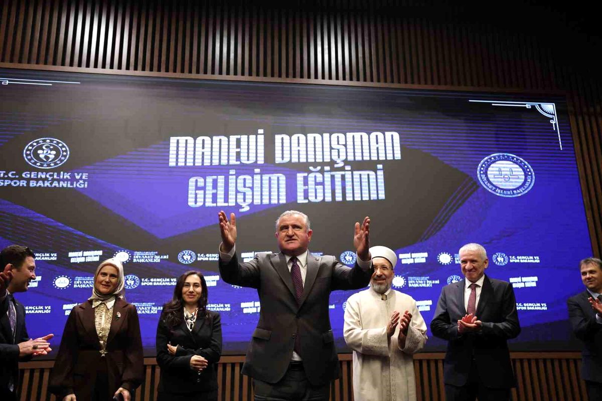 Bakan Bak Manevi Danışman Gelişim Eğitimi Programı'na katıldı