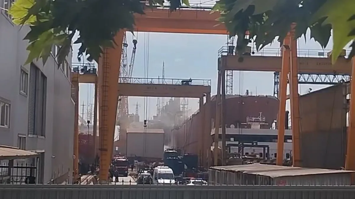 SON DAKİKA: Tuzla’da tersanede gemide yangın çıktı!