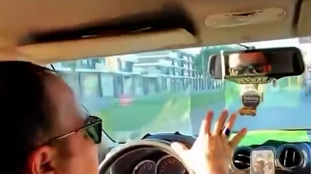 Antalya'da bir taksicinin turisti dolandırmaya çalıştığı anlar kamerada: Haram kardeşim haram