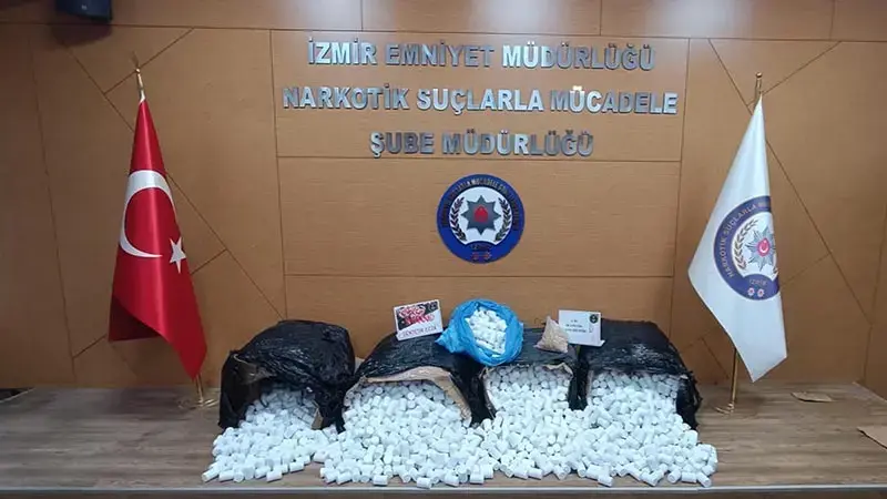 İzmir'de 196 bin 560 sentetik hap ele geçirildi, 3 tutuklama