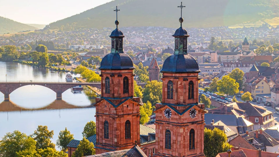 Main Nehri kıyısındaki Miltenberg tarihi dokusuyla öne çıkıyor