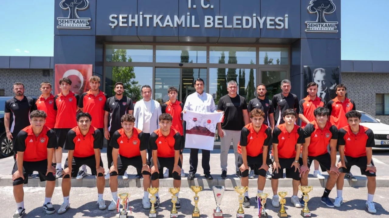 Şehitkamil Belediyespor’dan tarihi derece! U18 Türkiye üçüncüsü oldular! Başkan Umut Yılmaz: Spora yapılan yatırımların meyvesini alıyoruz