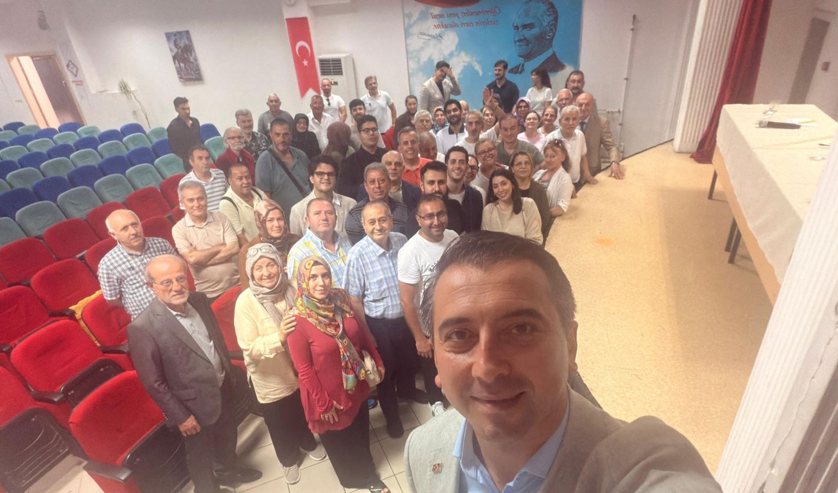 AKP, Şişli'deki 2 okulda üye toplantısı düzenledi