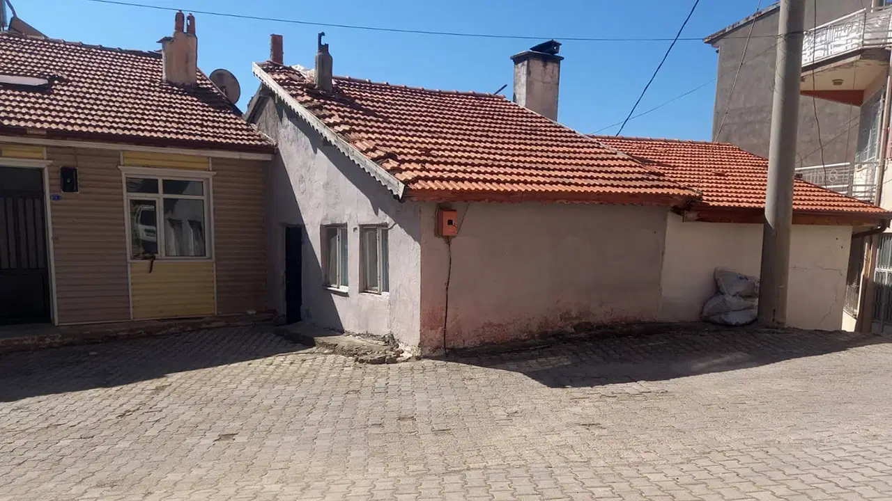 Isparta'da komşu dehşeti: Anne öldü, kızı ağır yaralı!