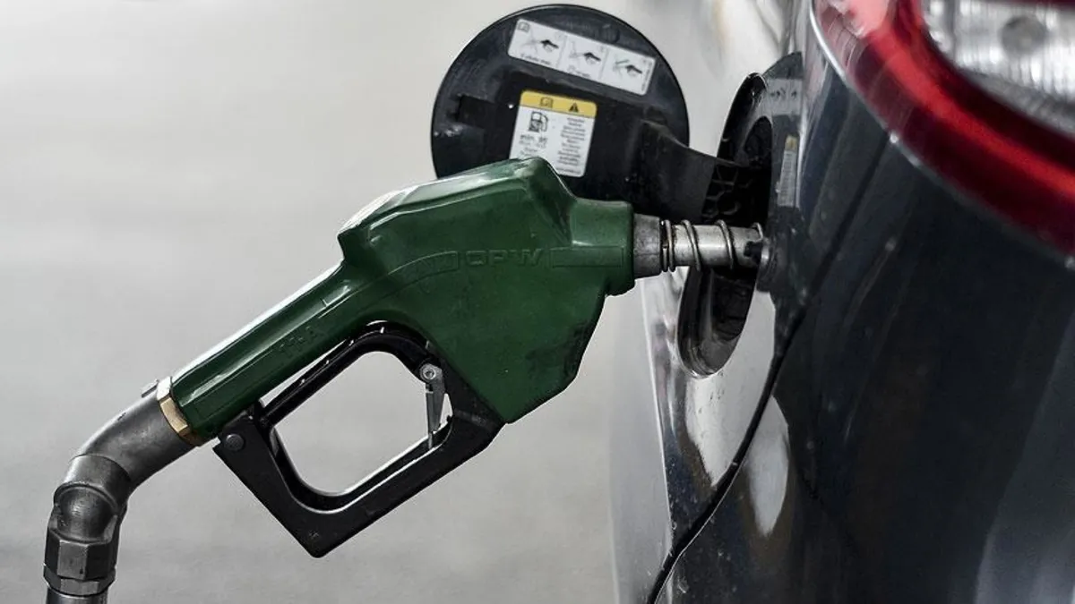 ABD-İran anlaşması sonrası petrol fiyatları geriledi: Brent 70 doların altına düştü! Dizel 5 doların altını gördü