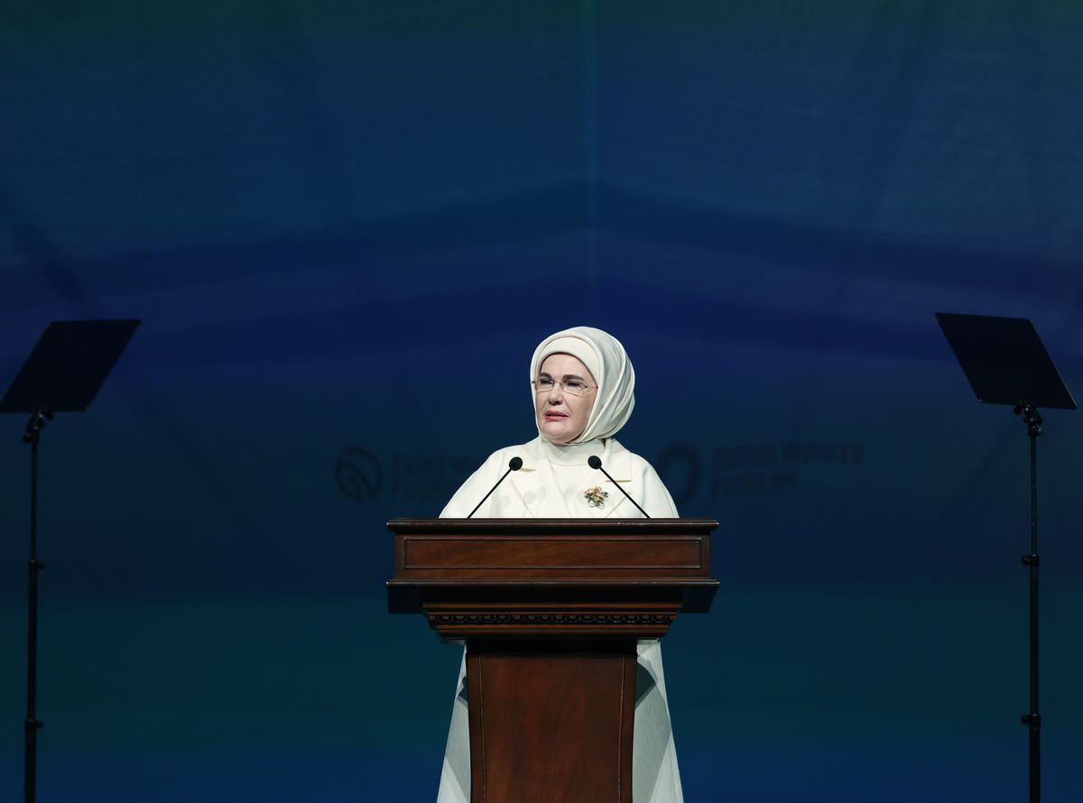 Emine Erdoğan: İklim değişikliği ile mücadelenin birçok yolu olsa da sıfır atık, tüm bu yolları birleştiren bir köprüdür
