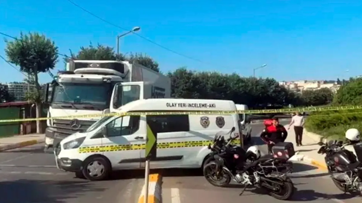 Yolun karşısına geçmeye çalışan kadın kamyonun çarpmasıyla hayatını kaybetti