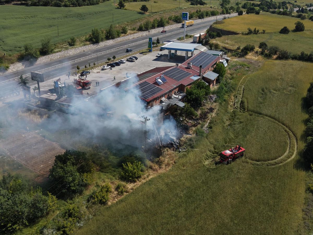 Kastamonu'da dinlenme tesisi, çıkan yangında hasar gördü