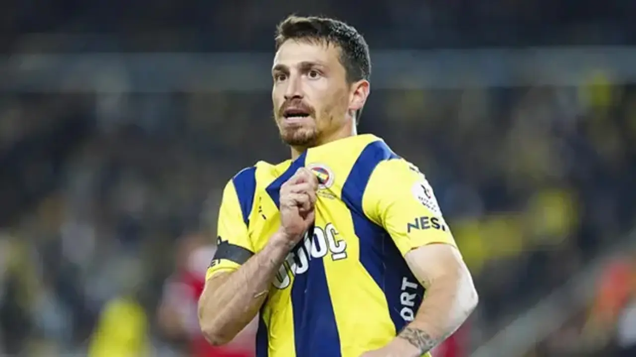Fenerbahçe, Mert Hakan Yandaş'la yeni sözleşme imzaladı: Asgari ücret alacak