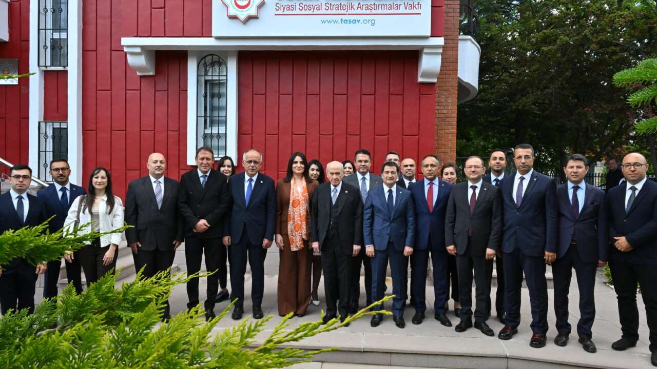 MHP Lideri Devlet Bahçeli'den TASAV'a ziyaret: Mütevelli Heyeti, akademik kadrosu ve çalışanları tarafından karşılandı