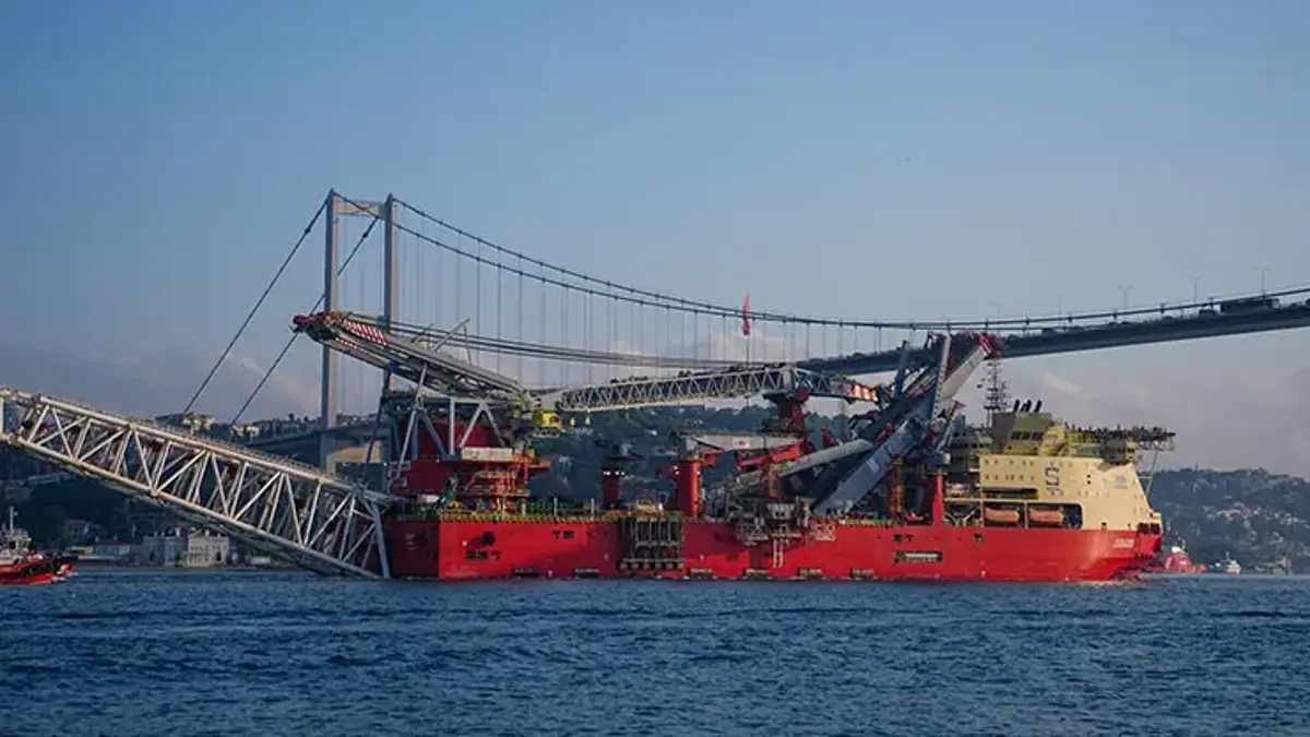 Dev gemi İstanbul Boğazı'ndan geçiş yaptı