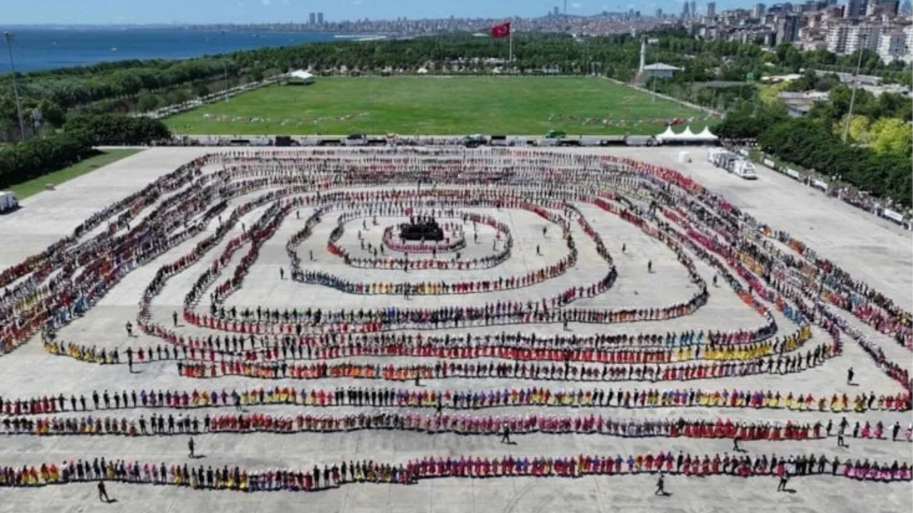 5 bin kişinin horonu Yunanistan'ı kızdırdı! Hem Türkiye'yi suçladılar hem de 'Horon bizim' dediler