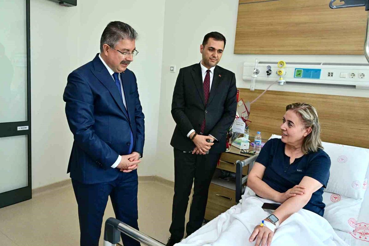 Vali Yılmaz'dan şehitin kardeşine 'geçmiş olsun' ziyareti