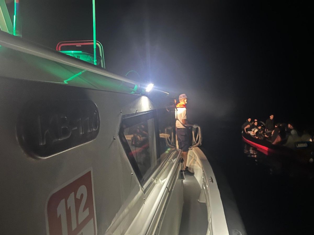 Bodrum'da yardım talep eden 32 kaçak göçmen kurtarıldı
