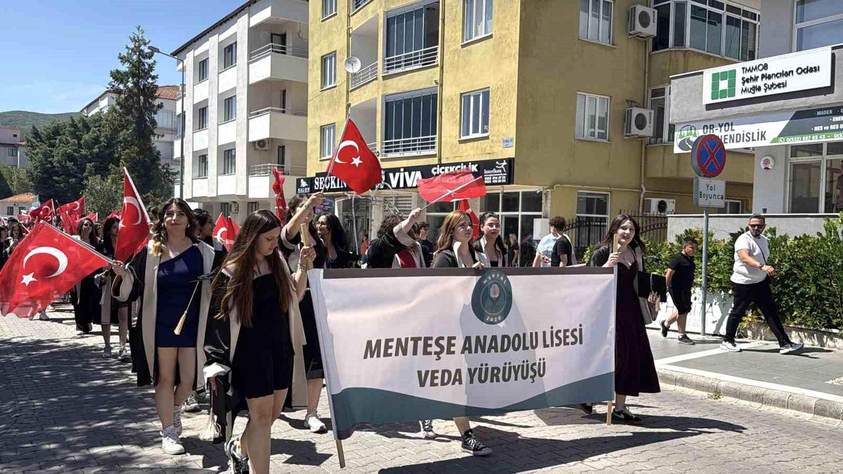 Menteşe Anadolu Lisesi'nde 3. Geleneksel Veda Yürüyüşü gerçekleşti
