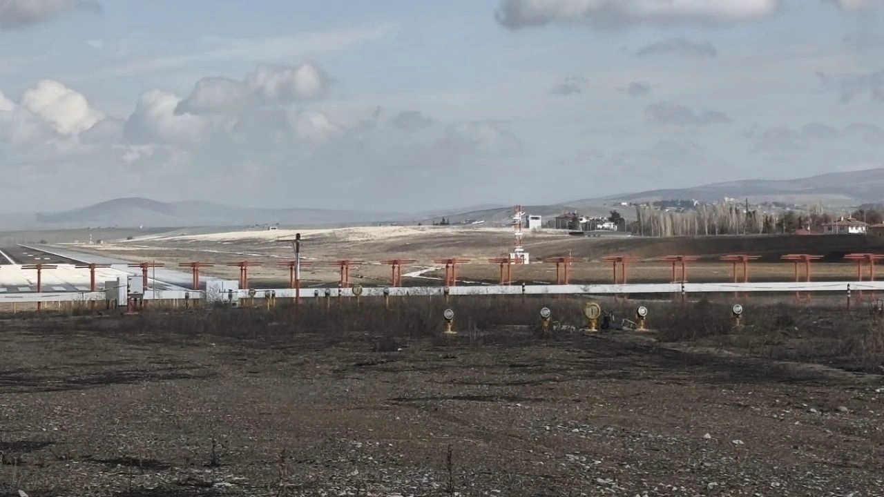 Esenboğa'da yeni açılan üçüncü pist kullanılamıyor! CHP'li Deniz Yavuzyılmaz hafriyat skandalını açıkladı